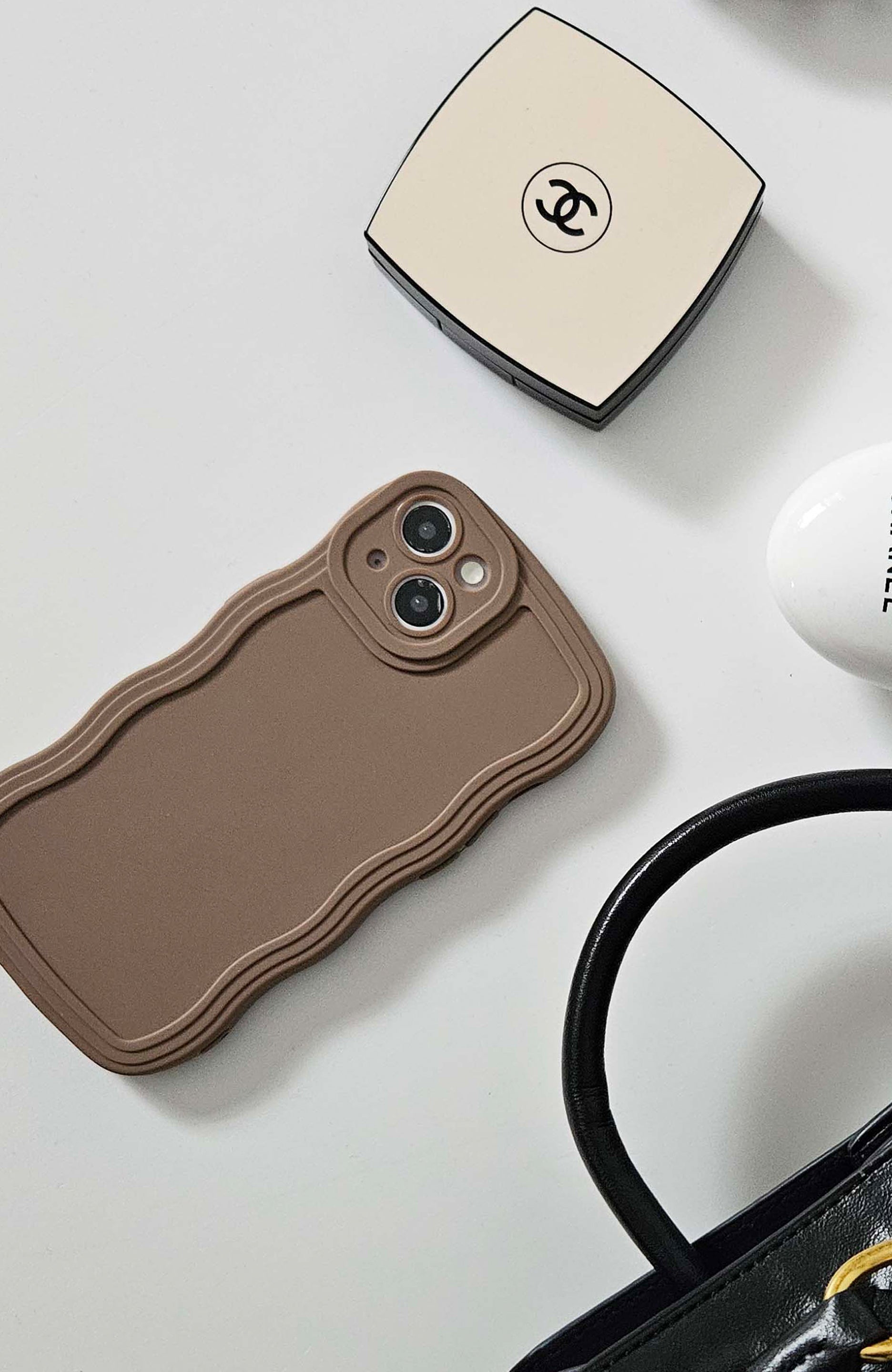 Mocha Mousse Gummy Case